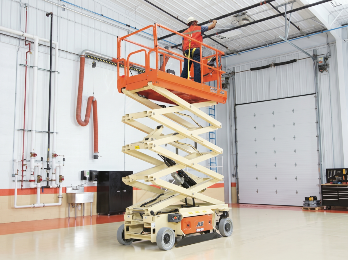 JLG 1930ES Electric Scissor Lift with Trailer